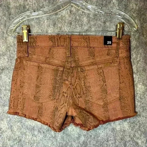 Joes Jeans Snakeskin Brown Shorts - Size 25 - Picture 2 of 4